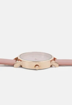 Even&Odd Set - Orologio - Gold-Coloured/Pink 4 Even&Odd Set - Orologio - Gold-Coloured/Pink -Even&Odd Negozio 02e93cefcd85408ea111b0650239c785 scaled