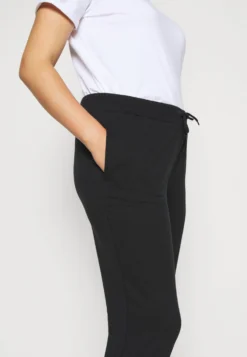 Slim Fit JoggersPantaloni SportiviBlack Donna Pantaloni EVB21A00V-Q11 -Even&Odd Negozio 06b525b3088e4d93a82acbc1bc87ceda scaled