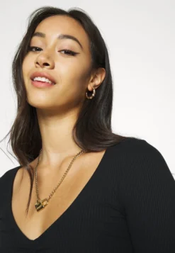 Even&Odd Maglietta A Manica LungaBlack Donna T-shirt E Top EV421D1H5-Q11 6 Even&Odd Maglietta A Manica LungaBlack Donna T-shirt E Top EV421D1H5-Q11 -Even&Odd Negozio 0f7509d9956f44d6be2c4bc3db307369 scaled