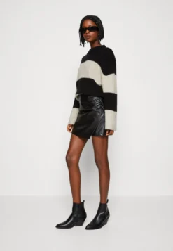 Even&Odd ShortsBlack Donna Gonne EV421B0BJ-Q11 -Even&Odd Negozio 1c5366c09533416f84ad73c4de78827f scaled