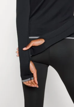 Maglietta A Manica LungaBlack Donna T-shirt E Top EV941D04N-Q11 5 Maglietta A Manica LungaBlack Donna T-shirt E Top EV941D04N-Q11 -Even&Odd Negozio 1cb400feaef64b61bde215437bbcb777 scaled