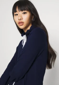 Even&Odd Felpa Con ZipDark Blue Donna Felpe EV421J088-K11 -Even&Odd Negozio 23b3f1fa9204482b97ad67023360ddc5 scaled