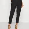 Even&Odd Paperbag Waist Tapered Trousers - Pantaloni - Black 1 Even&Odd Paperbag Waist Tapered Trousers - Pantaloni - Black -Even&Odd Negozio 2887f7f97daf439a804da889ba15ca14 scaled