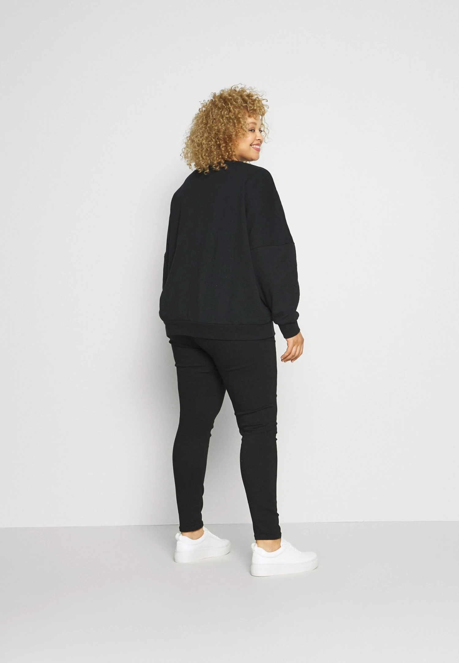 FelpaBlack Donna Felpe EV421J08U-Q11 Even&Odd FelpaBlack Donna Felpe EV421J08U-Q11 -Even&Odd Negozio 2dd053824fd74e0e8739f6e6a2d0de90 scaled