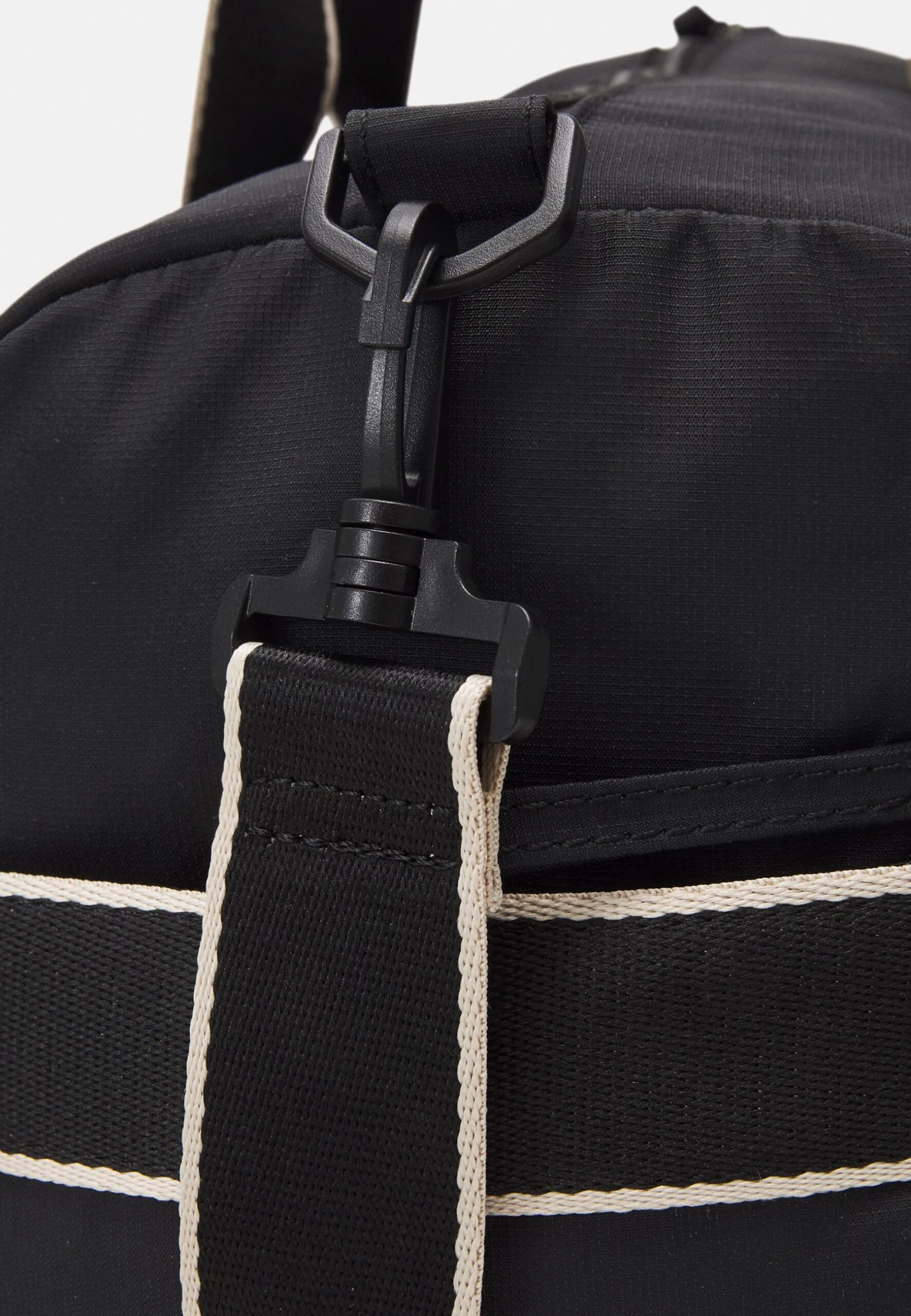 Borsa Da ViaggioBlack Donna Borse EV451H14T-Q11 Even&Odd Borsa Da ViaggioBlack Donna Borse EV451H14T-Q11 -Even&Odd Negozio 33ce77cd544c47b4af619f480232e9b7 scaled