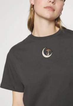 Even&Odd T-Shirt Con StampaBlack Donna T-shirt E Top EV421D26K-Q11 -Even&Odd Negozio 33fa9ca3fcea4cc49633c92d22ccdeee scaled