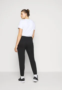 Slim Fit JoggersPantaloni SportiviBlack Donna Pantaloni EVB21A00V-Q11 -Even&Odd Negozio 360d632a8e0a4d6da60b4a5086fac643 scaled