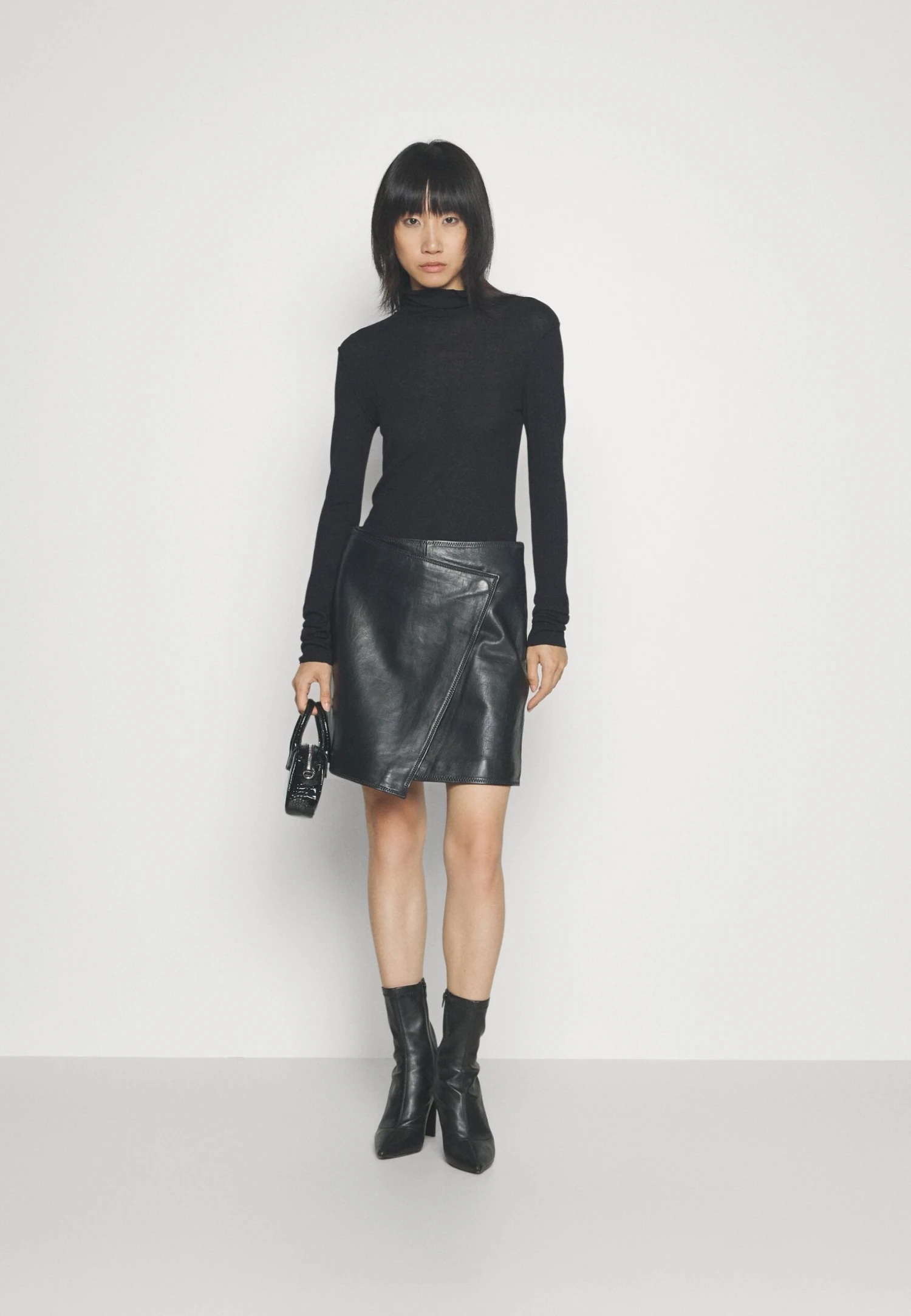 MaglioneBlack Donna Maglieria EV421D26O-Q11 Even&Odd MaglioneBlack Donna Maglieria EV421D26O-Q11 -Even&Odd Negozio 370b420bfecc496fbe56730bc43b5698 scaled