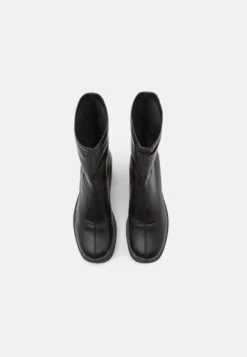 Even&Odd Stivaletti Con PlateauBlack Donna Stivaletti EV411N0IW-Q11 -Even&Odd Negozio 44f8d2cd0e72435daf29241502a9e9e2 scaled