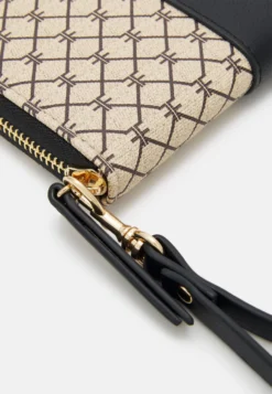 Even&Odd PortafoglioBlack Donna Portafogli E Portachiavi EV451F04H-Q11 -Even&Odd Negozio 49fd37297a504945b6f237e2e91d46ca scaled