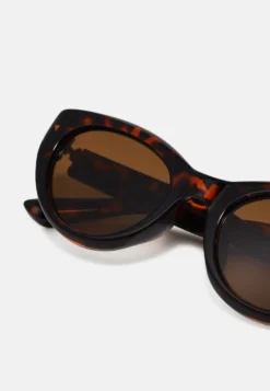 Even&Odd Occhiali Da SoleBrown Donna Occhiali Da Sole EV451K02C-O12 -Even&Odd Negozio 4a44636dfd4e4146aea6c1c8f2421489 scaled