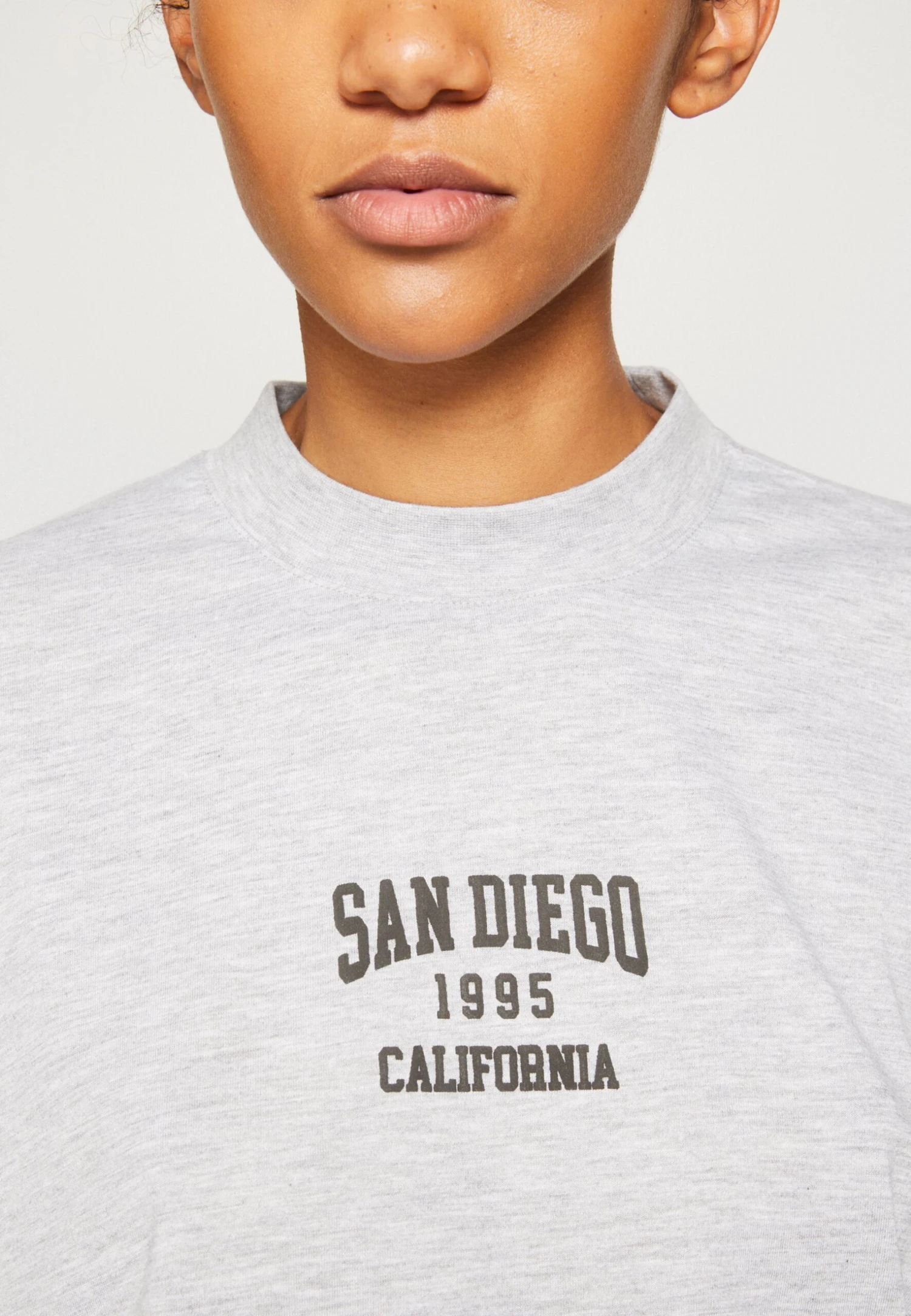 T-Shirt Con StampaMottled Light Grey Donna T-shirt e top EV421D256-C11 Even&Odd T-Shirt Con StampaMottled Light Grey Donna T-shirt E Top EV421D256-C11 -Even&Odd Negozio 4d7c8ff0c9d9430185ad265f8129e634 scaled