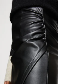 Even&Odd ShortsBlack Donna Gonne EV421B0BJ-Q11 -Even&Odd Negozio 5138f5cd0b5b4b908c9945f5d6a0b8f9 scaled