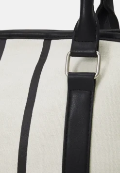 Even&Odd Borsa A ManoWhite/Black Donna Borse EV451H15L-A11 7 Even&Odd Borsa A ManoWhite/Black Donna Borse EV451H15L-A11 -Even&Odd Negozio 532af4bf5cdb4b968b76a9b45179041e scaled