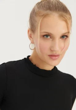 Even&Odd Maglietta A Manica Lunga Black Donna T-shirt E Top EV421D25Y-Q11 -Even&Odd Negozio 6677a8c0e13d428db9354e610f2fd92e scaled