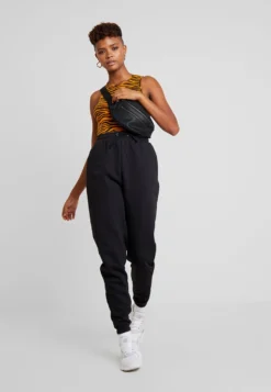 Even&Odd Pantaloni SportiviBlack Donna Pantaloni EV421A07Y-Q11 -Even&Odd Negozio 6e8bfa937bd74097a99f46303bb32ac3 scaled