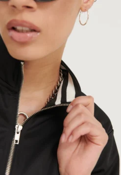 Even&Odd Giubbotto BomberBlack Donna Giacche E Blazer EV421J0D5-Q11 -Even&Odd Negozio 744089ea1dcc4ee0a9c4ad087e2035ad scaled