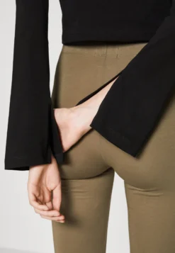 Even&Odd Maglietta A Manica LungaBlack Donna T-shirt E Top EV421D24V-Q11 -Even&Odd Negozio 79c08d1841b6464f95f29bd76112076e scaled