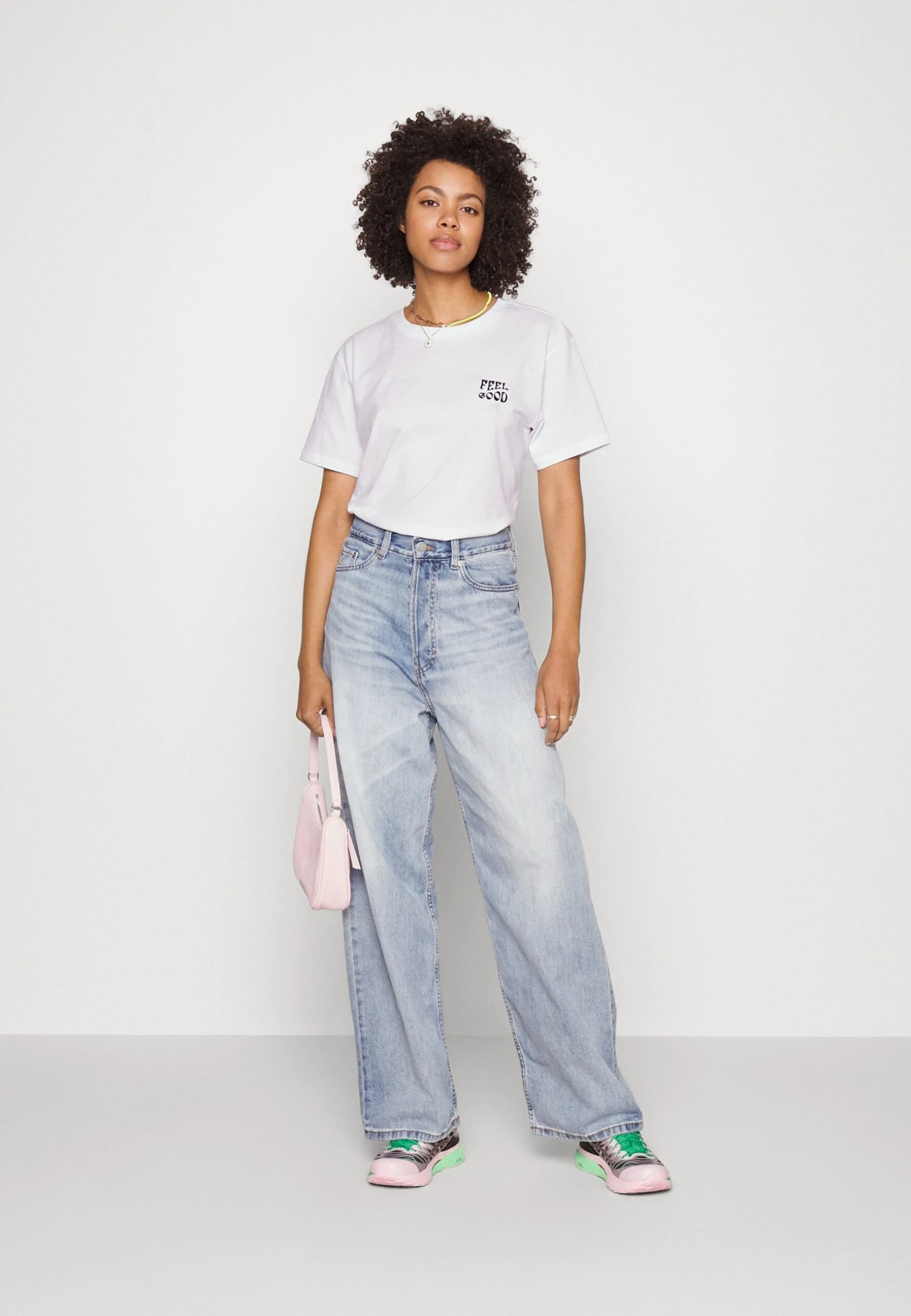 Clare Feel Good Chest Artwork T-Shirt Con StampaWhite Donna T-shirt e top EV421D258-A11 Even&Odd Clare Feel Good Chest Artwork T-Shirt Con StampaWhite Donna T-shirt E Top EV421D258-A11 -Even&Odd Negozio 7deb401806d04f489e8b53fb4640af41 scaled