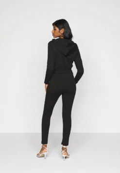 Felpa Con ZipBlack Donna Felpe EVF21J002-Q11 -Even&Odd Negozio 8e6368605bb64af5926ae35a1f2e991e scaled