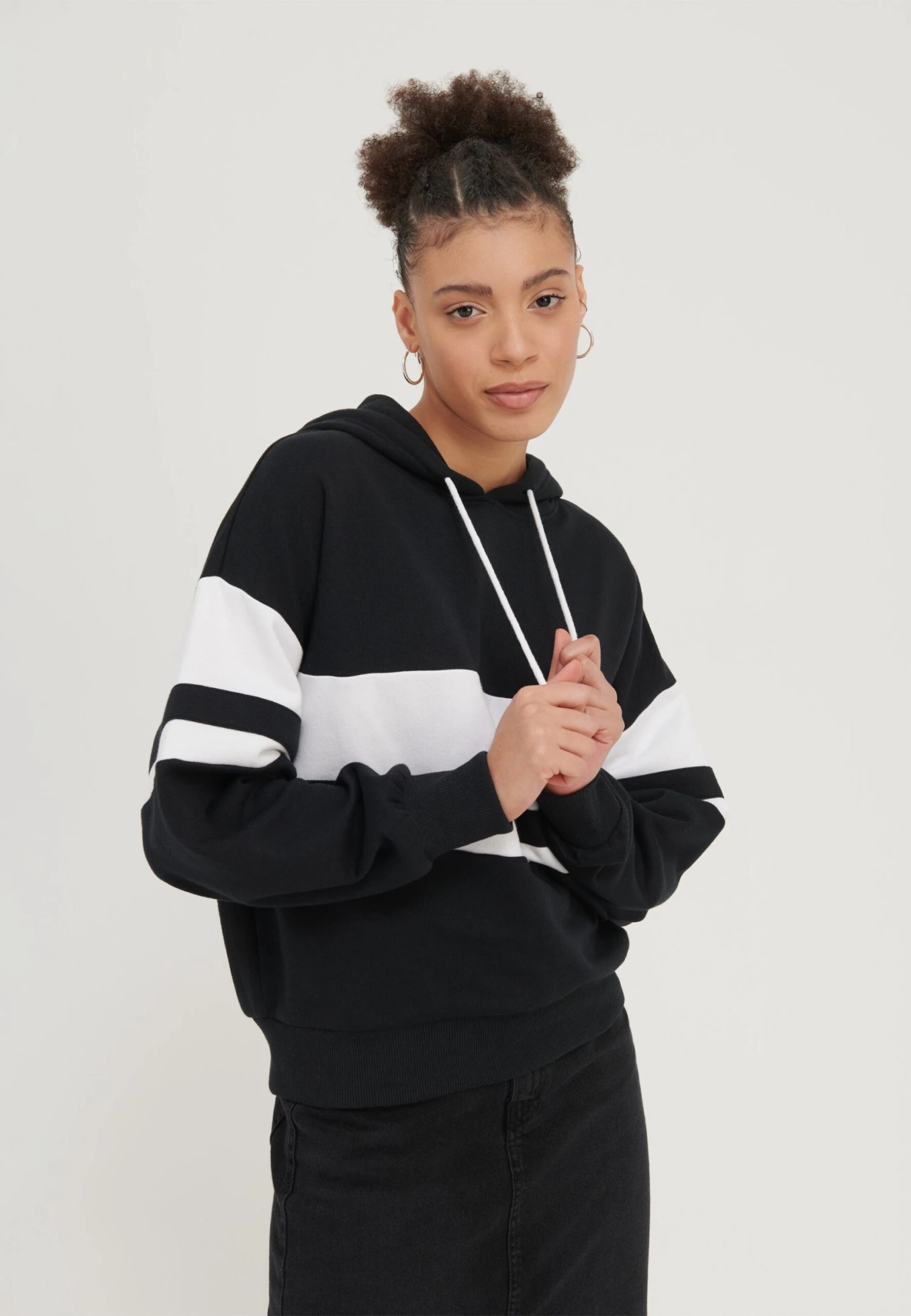 FelpaBlack/White Donna Felpe EV421J0DD-Q11 Even&Odd FelpaBlack/White Donna Felpe EV421J0DD-Q11 -Even&Odd Negozio 8f83da5c9fa04a41ba5ac93529beb6dc scaled