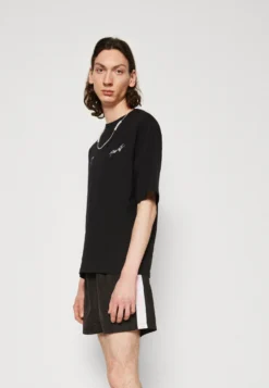 Even&Odd Unisex T-Shirt Con StampaBlack Donna T-shirt E Top EV421000O-Q11 6 Even&Odd Unisex T-Shirt Con StampaBlack Donna T-shirt E Top EV421000O-Q11 -Even&Odd Negozio 941b3ca8da244b689a00d2d425c26c72 scaled