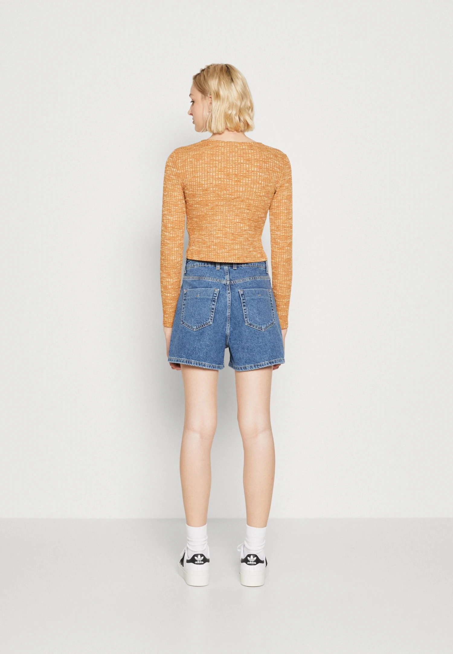 Maglietta A Manica LungaOrange Donna T-shirt e top EV421D24T-H11 Even&Odd Maglietta A Manica LungaOrange Donna T-shirt E Top EV421D24T-H11 -Even&Odd Negozio 9514e4744c8a4996b5d9ab95be38af92 scaled