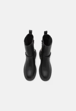 Even&Odd Stivaletti Con PlateauBlack Donna Stivaletti EV411N0J7-Q11 -Even&Odd Negozio 9eecd597bf834a0eb9437b91155bbc61 scaled