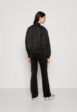 Even&Odd Giubbotto BomberBlack Donna Giacche E Blazer EV421U037-Q11 -Even&Odd Negozio 9f5b8f3b1dba4698973e00195724f0bc scaled