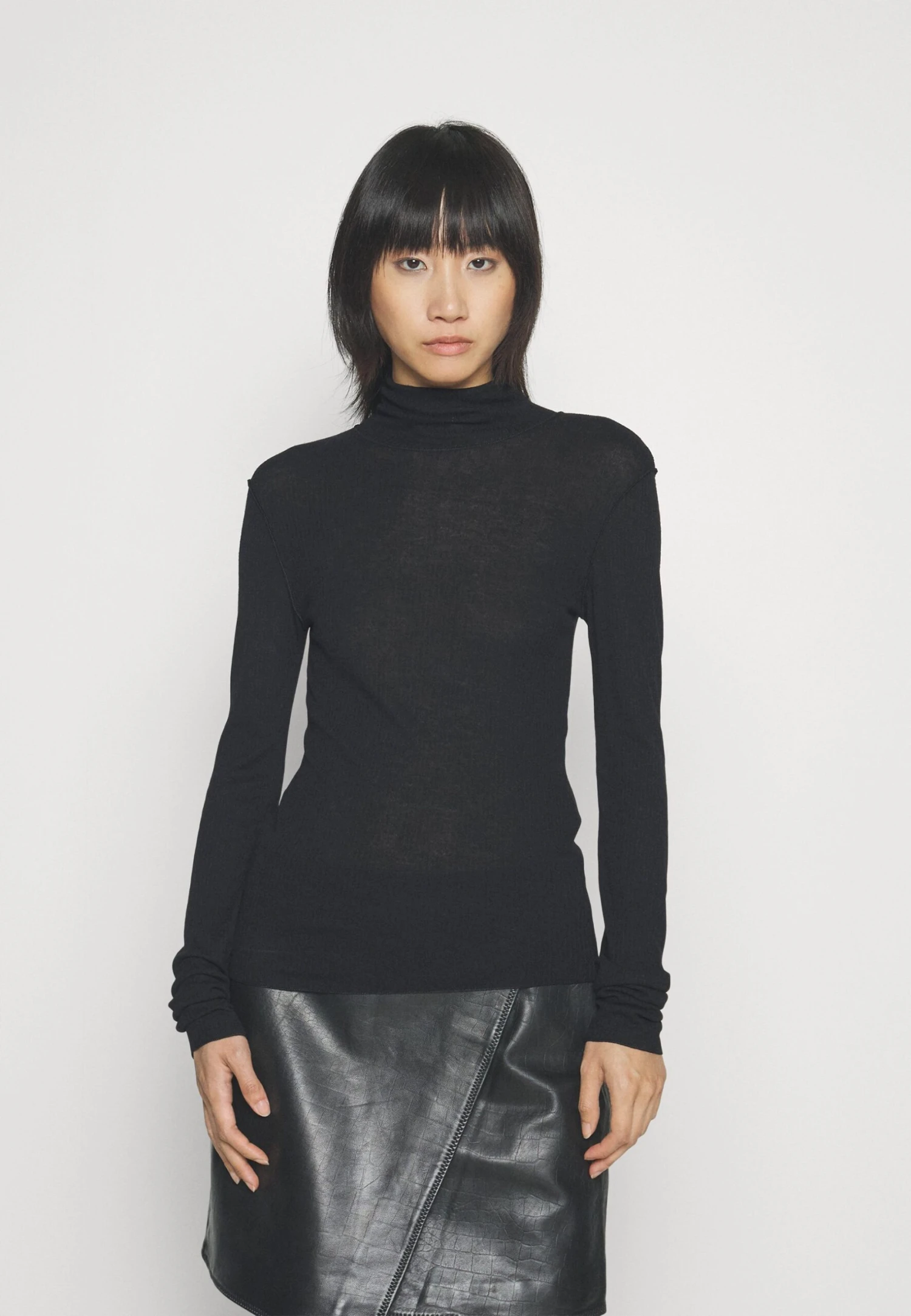 MaglioneBlack Donna Maglieria EV421D26O-Q11 Even&Odd MaglioneBlack Donna Maglieria EV421D26O-Q11 -Even&Odd Negozio a08c9f4f173b4c749c58ac3270cfd701 scaled