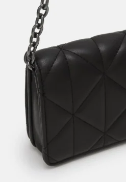 Even&Odd PochetteBlack Donna Borse EV451H0V3-Q11 -Even&Odd Negozio a855fec94ff1474dbb29c47d8fa3919b scaled