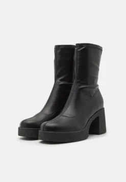 Even&Odd Stivaletti Con PlateauBlack Donna Stivaletti EV411N0IW-Q11 -Even&Odd Negozio a949dbdb34f94aa2bfee17673c477832 scaled