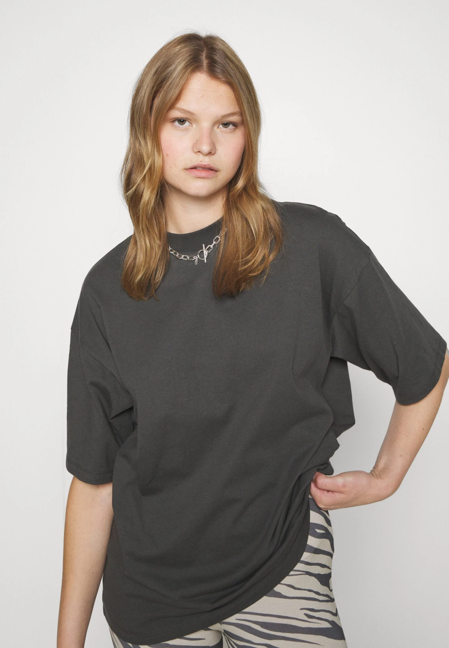 T-Shirt Con StampaAnthracite Donna T-shirt e top EV421D26H-Q11 Even&Odd T-Shirt Con StampaAnthracite Donna T-shirt E Top EV421D26H-Q11 -Even&Odd Negozio b1f6eed7b5d142cca0da74bbad05513b scaled