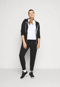 Slim Fit JoggersPantaloni SportiviBlack Donna Pantaloni EVB21A00V-Q11 -Even&Odd Negozio b30dbf1ae1224e0eb267f90e4f4a466c scaled