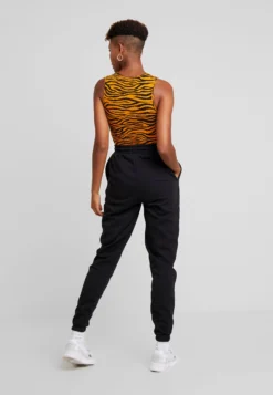 Even&Odd Pantaloni SportiviBlack Donna Pantaloni EV421A07Y-Q11 -Even&Odd Negozio b4e5c64b40e74cf1a8b0bec29a246ff6 scaled