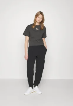 Even&Odd T-Shirt Con StampaBlack Donna T-shirt E Top EV421D26K-Q11 -Even&Odd Negozio bb13656b6a65482e8a5245605f2ab882 scaled