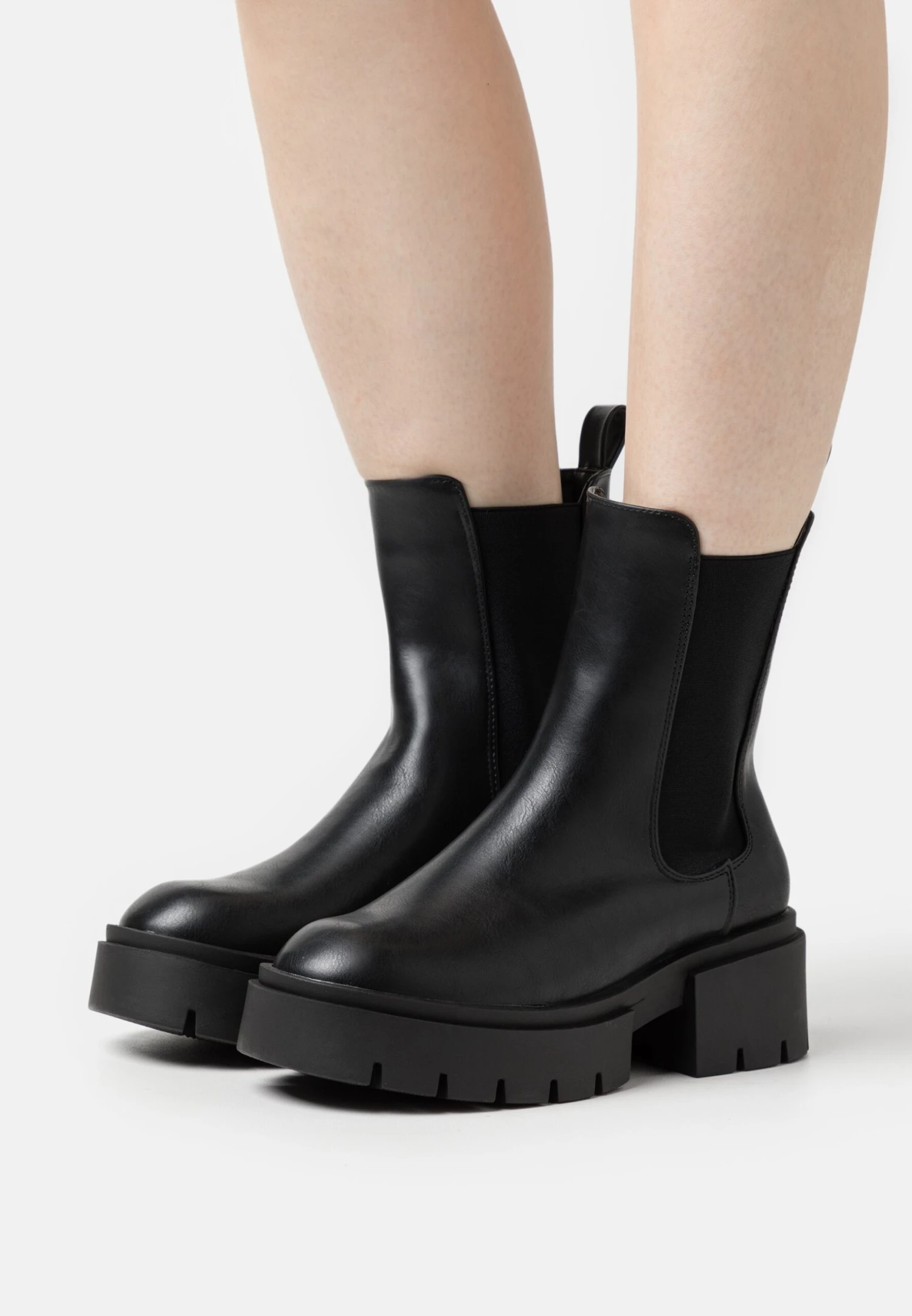 Stivaletti Con PlateauBlack Donna Stivaletti EVC11N02D-Q11 Stivaletti Con PlateauBlack Donna Stivaletti EVC11N02D-Q11 -Even&Odd Negozio bf9242bc422842e28ef5ab8419d1de67 scaled
