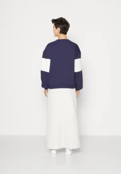 Even&Odd FelpaDark Blue/White Donna Felpe EV421J0DQ-K11 -Even&Odd Negozio d1bf8cc3fd4d46c2af5ff8a02c95729e scaled