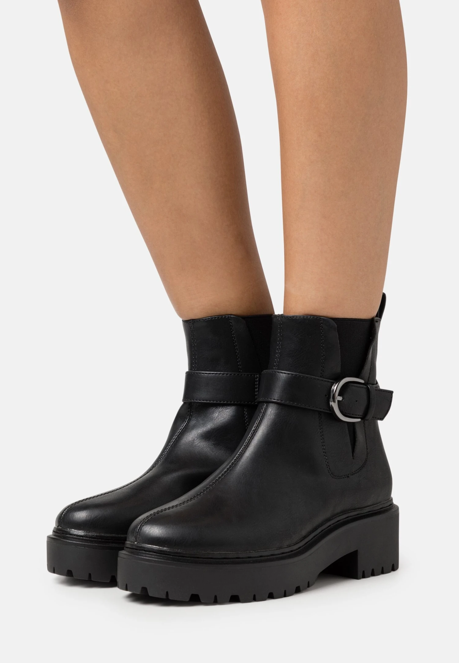 Stivaletti Con PlateauBlack Donna Stivaletti EVC11N02M-Q11 Stivaletti Con PlateauBlack Donna Stivaletti EVC11N02M-Q11 -Even&Odd Negozio d2339dfa631e4945be1ed8ea4e64e75c scaled