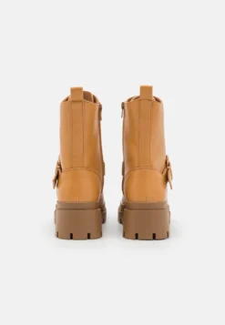 Stivaletti Con PlateauCognac Donna Stivaletti EVC11N02F-O11 5 Stivaletti Con PlateauCognac Donna Stivaletti EVC11N02F-O11 -Even&Odd Negozio db776959419e48b6a6836ff523d77167 scaled