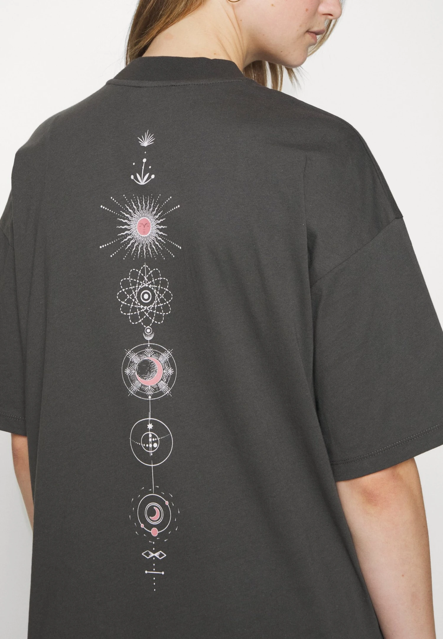 T-Shirt Con StampaAnthracite Donna T-shirt e top EV421D26H-Q11 Even&Odd T-Shirt Con StampaAnthracite Donna T-shirt E Top EV421D26H-Q11 -Even&Odd Negozio ea0463fcd7ac4abd89a95c740ab09188 scaled