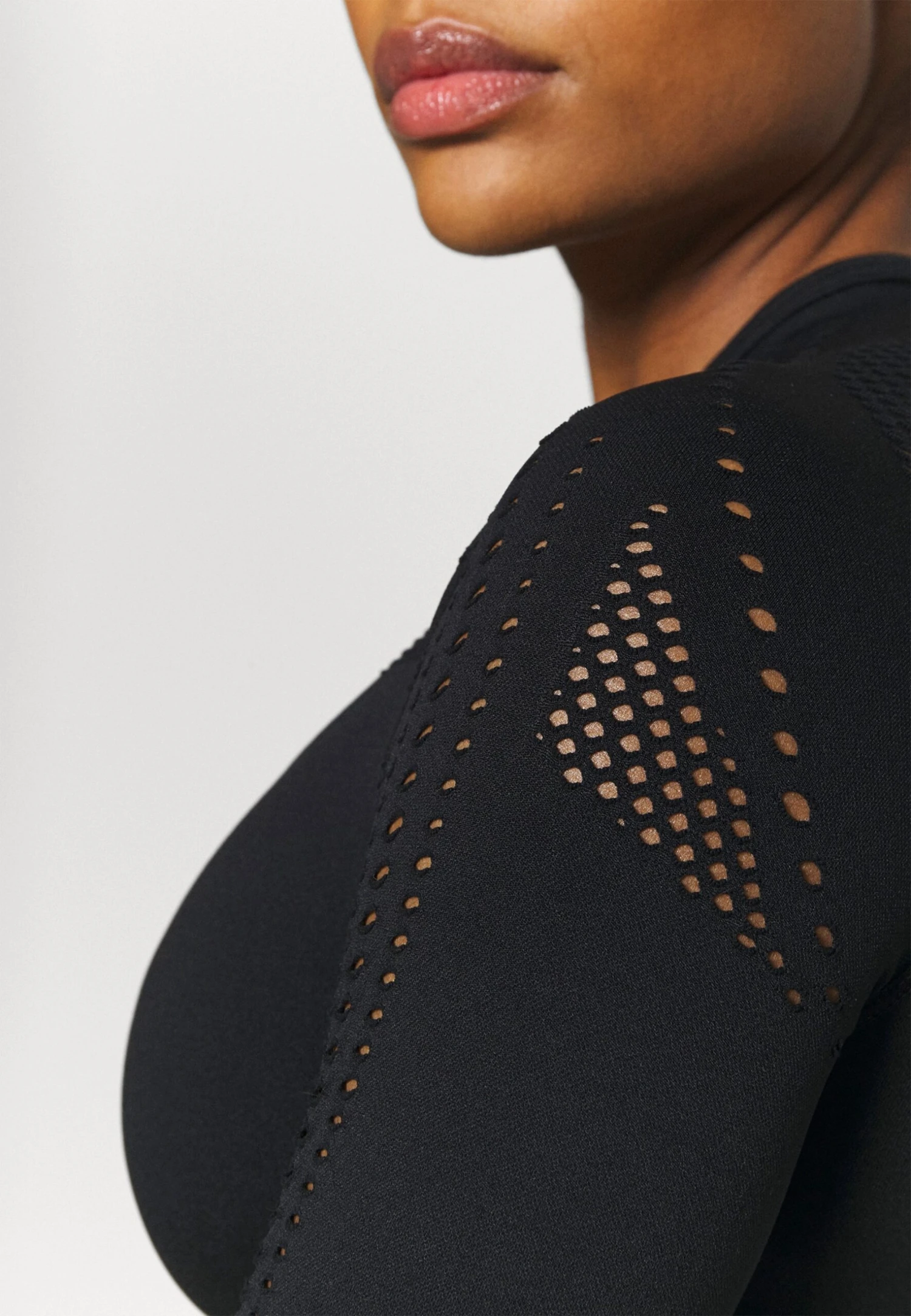 Maglietta A Manica LungaBlack Donna T-shirt e top EV941D03U-Q11 Maglietta A Manica LungaBlack Donna T-shirt E Top EV941D03U-Q11 -Even&Odd Negozio f716492e57684d5fa3221c82923c9470 scaled